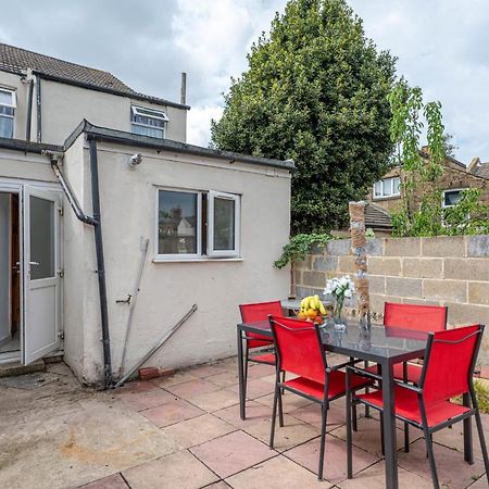 Beautiful 4 Bedrooms House, 7 Walk To Train Station Plumstead  Eksteriør billede