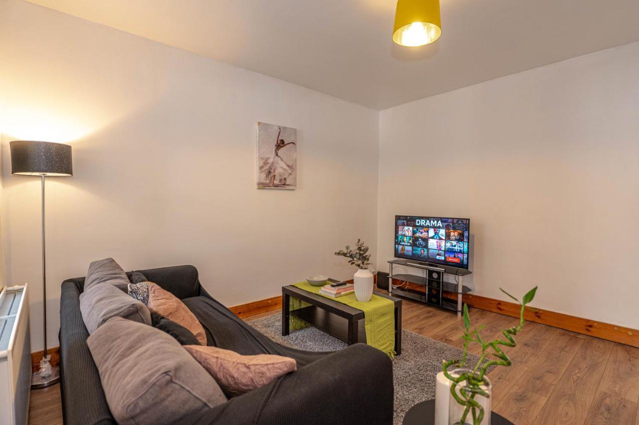 Beautiful 4 Bedrooms House, 7 Walk To Train Station Plumstead  Eksteriør billede
