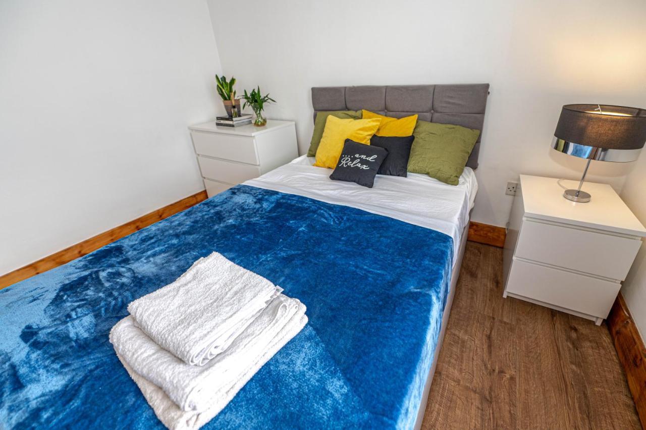 Beautiful 4 Bedrooms House, 7 Walk To Train Station Plumstead  Eksteriør billede