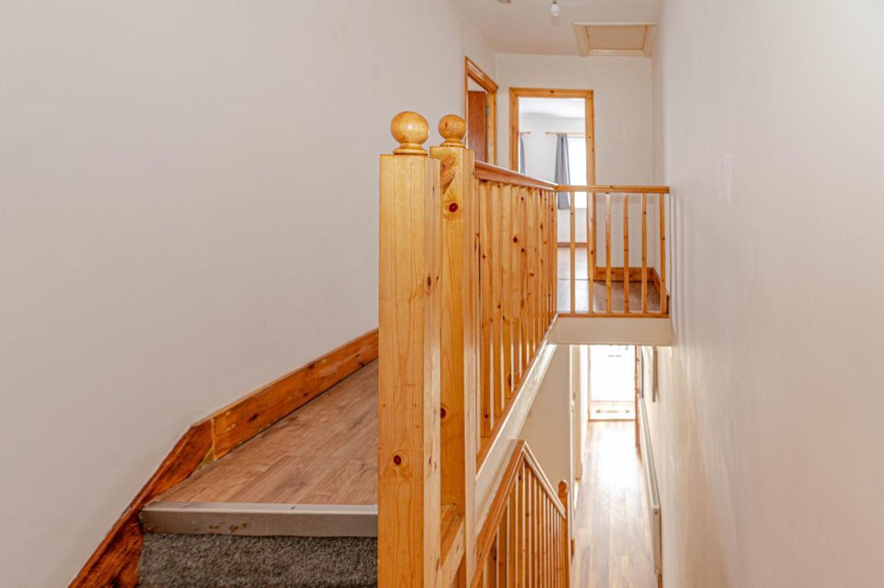 Beautiful 4 Bedrooms House, 7 Walk To Train Station Plumstead  Eksteriør billede