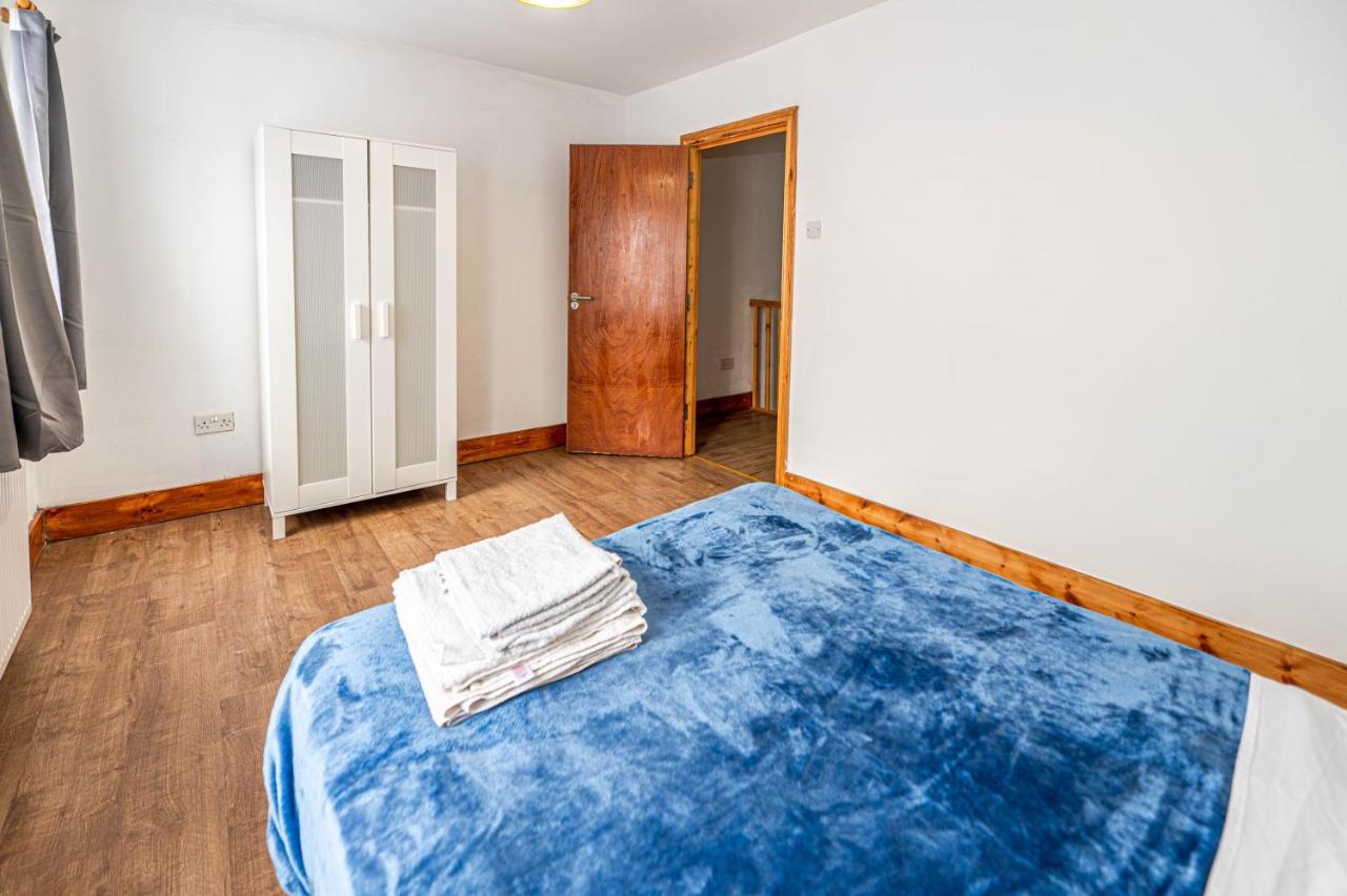Beautiful 4 Bedrooms House, 7 Walk To Train Station Plumstead  Eksteriør billede