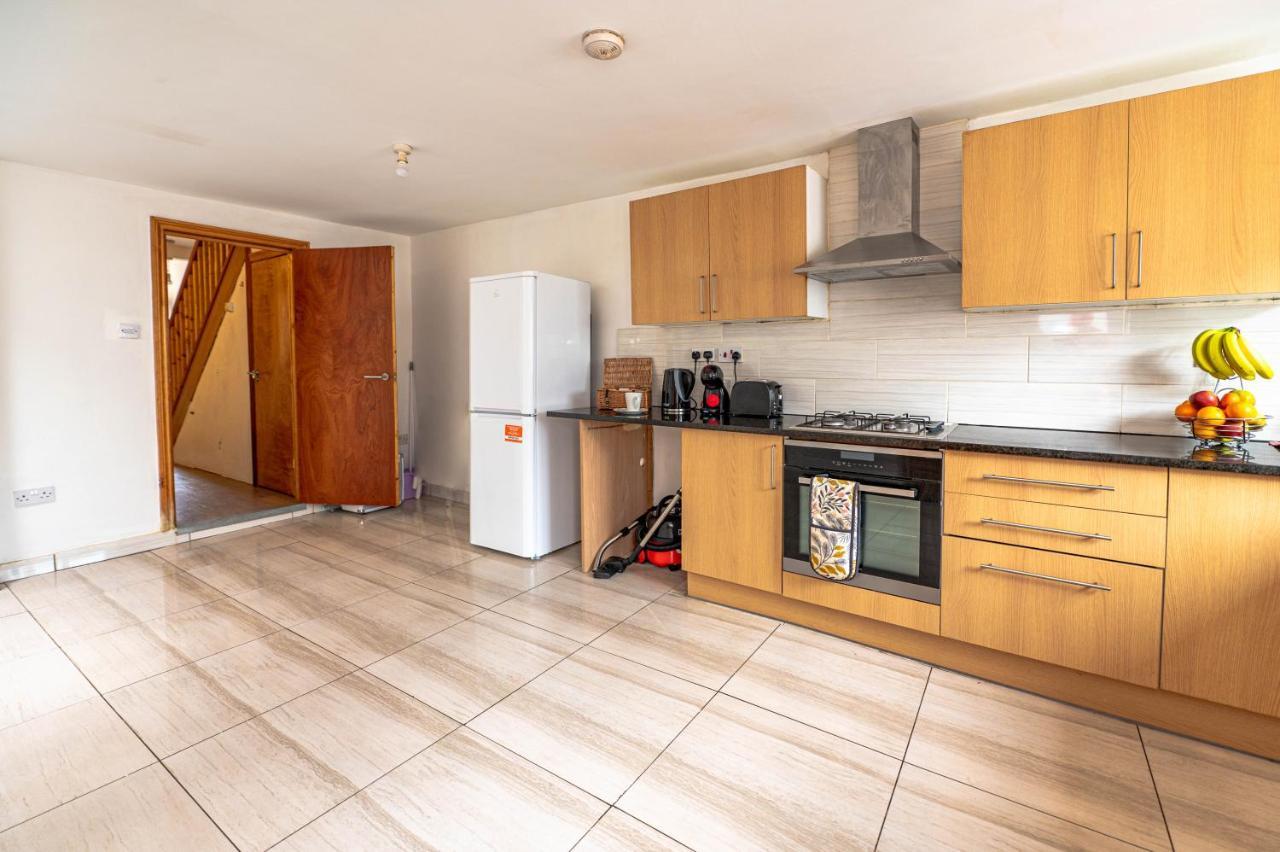 Beautiful 4 Bedrooms House, 7 Walk To Train Station Plumstead  Eksteriør billede