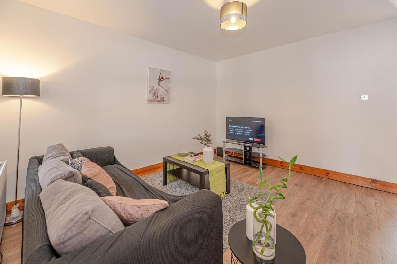 Beautiful 4 Bedrooms House, 7 Walk To Train Station Plumstead  Eksteriør billede